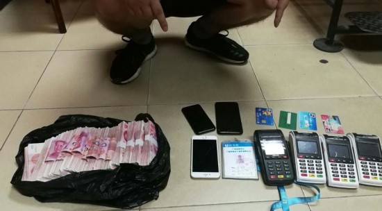 广西破烂民房墙里被抠出几百万现金？警方这样回应