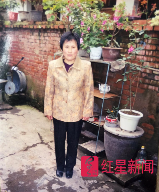 老人徒步寻妻愿卖房拿20万酬谢:人丢了要房有啥用