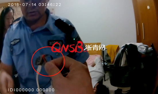 杭州姑娘在合租房间里发现针孔摄像头，竟是斯文男房东装的！