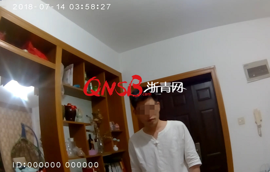 杭州姑娘在合租房间里发现针孔摄像头，竟是斯文男房东装的！