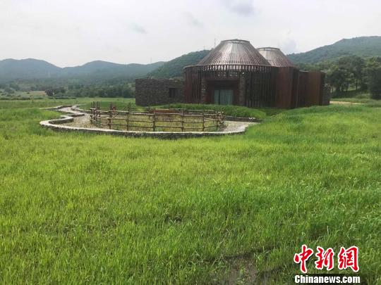 吴彦祖亲手建造探访木兰围场能望见星空的图书馆