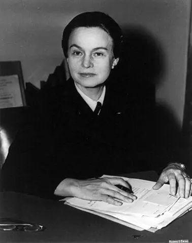 ▲时任美国卫生部秘书长Hobby