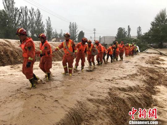 暴雨洪水夜袭兰州皋兰消防官兵营救疏散500余人