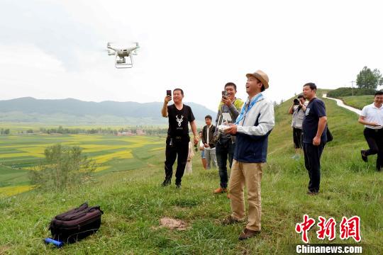 全国航拍“大咖”齐聚中国土乡飞阅高原油菜花海