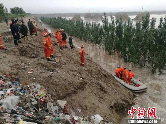 宁夏突发暴雨引发山洪一辅警救援时被洪水冲走失联