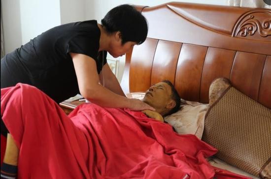 生命最后时刻的龚桂方，当时他体重已不足90斤