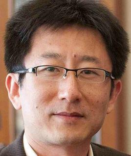 章文回应性骚扰指控:喝了酒搂下腰也算性骚扰?