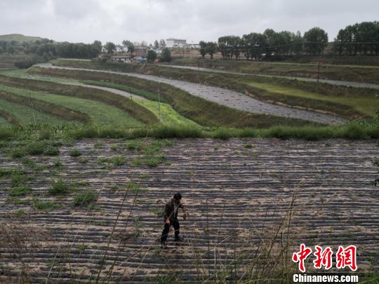 甘肃榆中探解贫困“源头”因户施策助脱贫