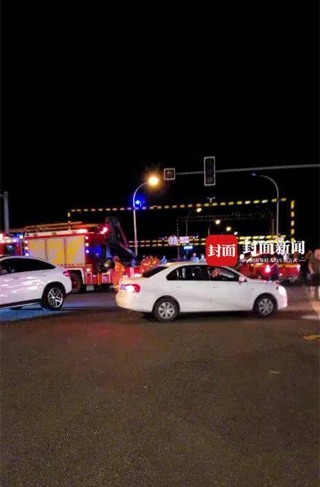 四川彭山岷江大桥发生部分垮塌 暂无人员伤亡报告