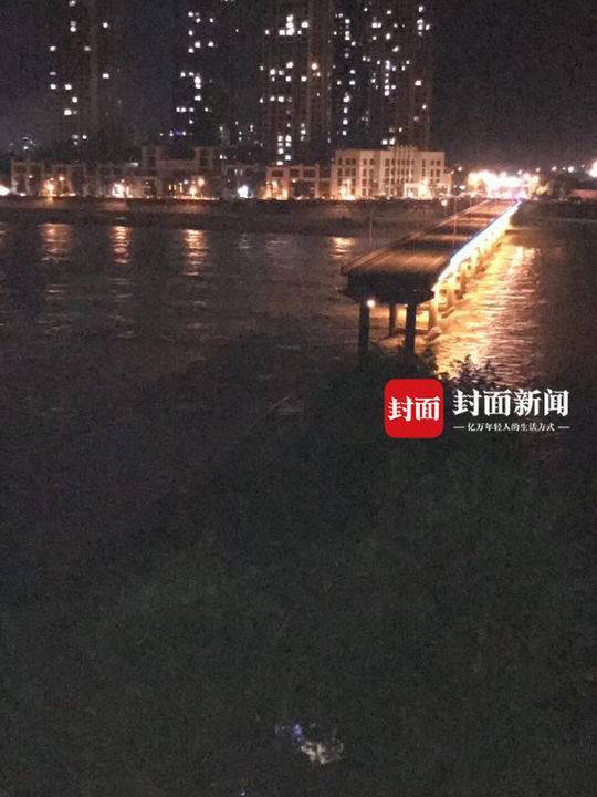 四川彭山岷江大桥发生部分垮塌 暂无人员伤亡报告