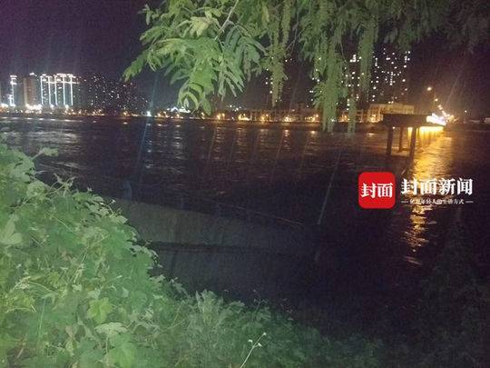 四川彭山岷江大桥发生部分垮塌 暂无人员伤亡报告