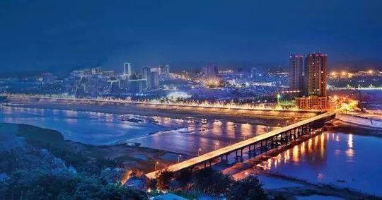 四川彭山岷江大桥发生部分垮塌 暂无人员伤亡报告