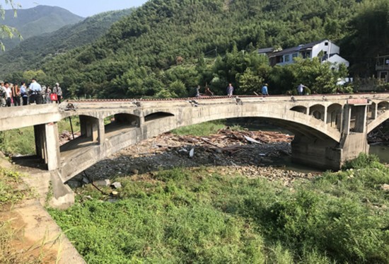 桐庐廊桥坍塌致8死 当地两级政府调查施工监理单位