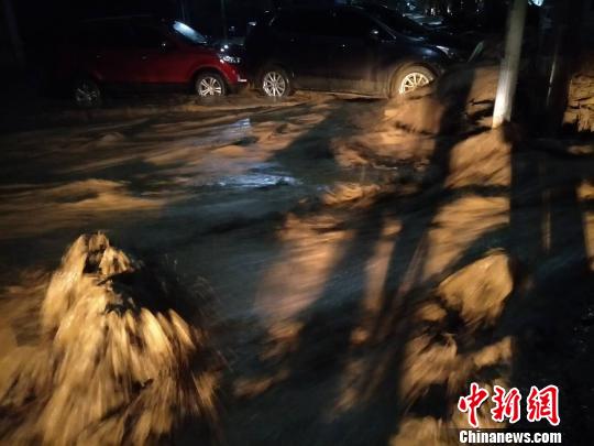 云南怒江突发山洪泥石流灾害消防官兵紧急救援