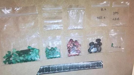 被盗取的珠宝、钻石。