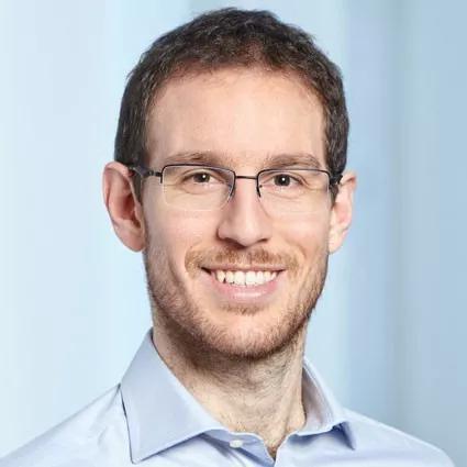 　　Alessio Figalli 现年34岁，苏黎世联邦理工学院教授，在最优运输理论及该理论在偏微分方程、度量几何和概率方面的应用做出的重要贡献。