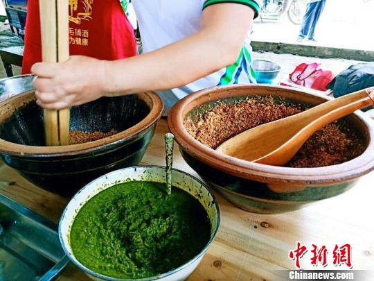 江西于都引入“一村一品”产业带动近万户贫困户就业