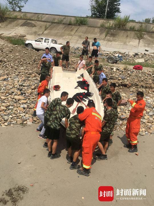 四川2人不顾禁令到网红沙滩拍照游泳 遇泄洪被冲走