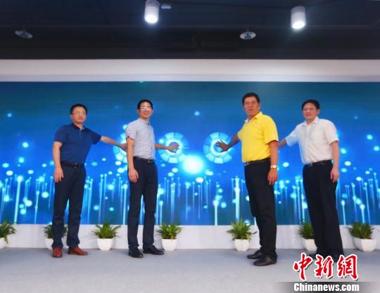 民间志愿者长江勇救数百人凡人善举搬上银幕