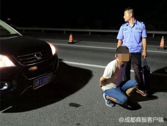 男子未带身份证驾照遇盘查慌了 竟是诈骗500万逃犯