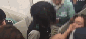 女子持经济舱票强行坐商务舱 被机组人员拖下飞机