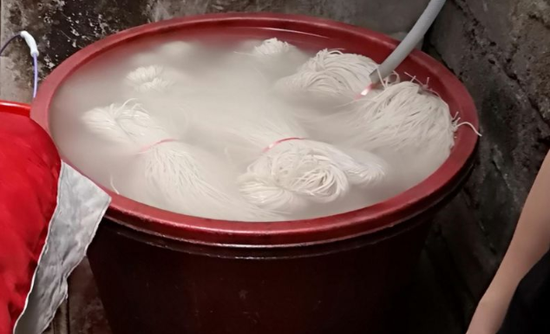 广西一螺蛳粉店疑用空调水泡粉 店主回应被误读