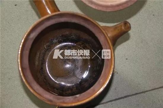 丈夫病危仍微笑妻子事后给情人发短信:老陈快死了