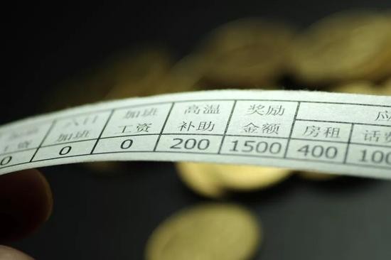 高温津贴被熬成绿豆汤 法律人士:属欠薪违法行为