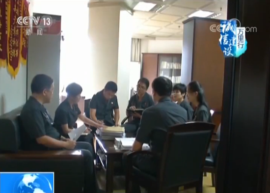 男子欠千万债务拒还 一边哭穷一边却住豪宅玩游艇