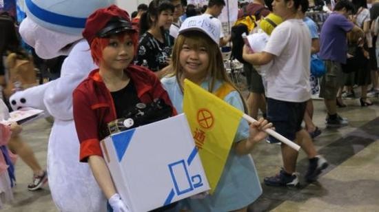 Didi（左）说，动漫迷对扮装要求越来越高。（BBC）