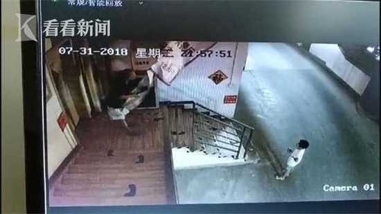 业主暴力破坏助老餐厅:老人衣衫破烂影响高端形象