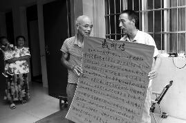 村民2万工钱藏纸箱被妻子当废品卖了:放家里不安全