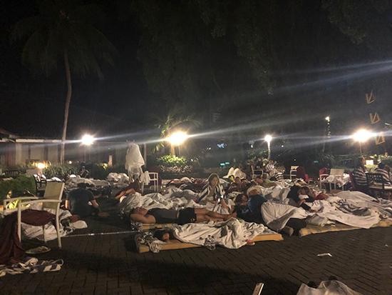 两万人震后大逃亡:中国游客目击印尼“地震惊魂”