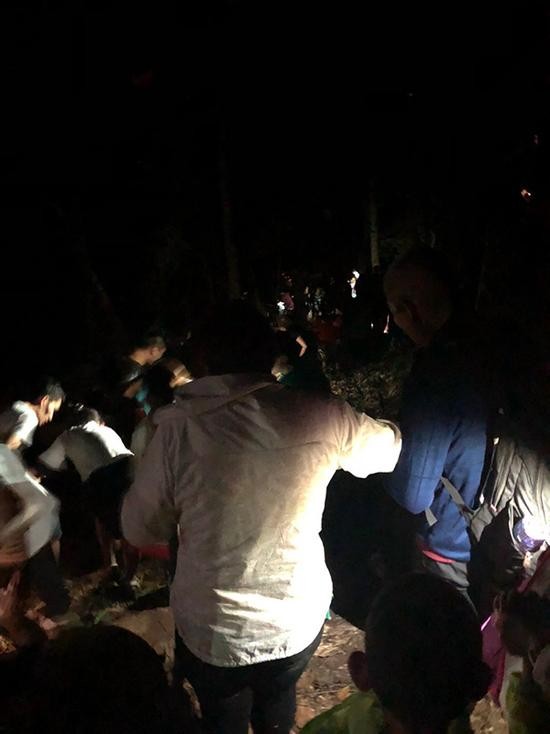 两万人震后大逃亡:中国游客目击印尼“地震惊魂”