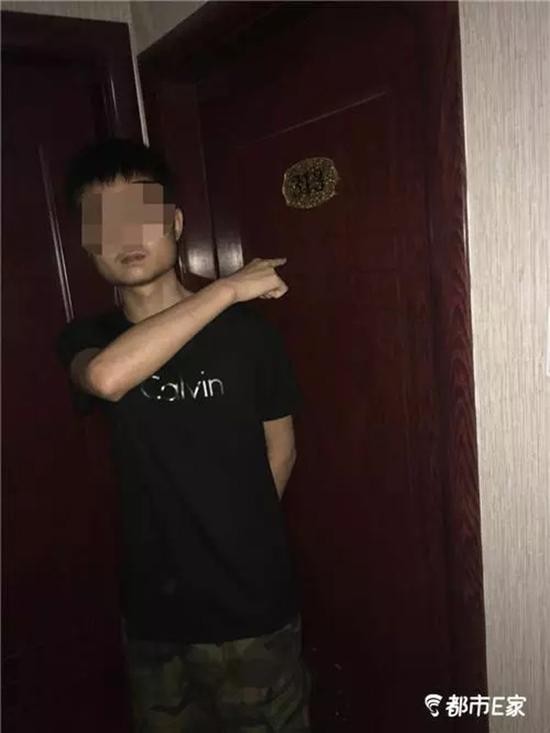 男子嫌女网友没照片漂亮 顺走其苹果手机当补偿