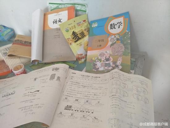 父母找人谈房屋拆迁 7岁男孩被遗忘车内窒息而亡