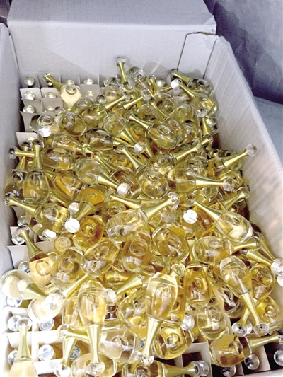 1元假香水“海外镀金” 回邮卖200元