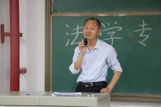 保安逆袭成法学副教授：克服困难的信念一直都在