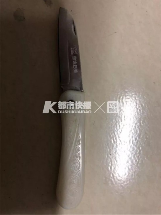 女子遭入室抢劫 转账后劫匪摘口罩:我住你家对门