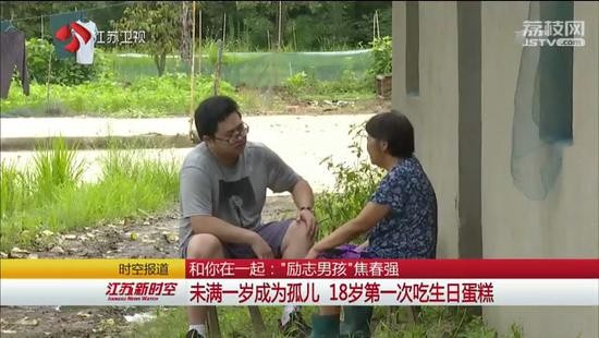 小伙打工时收到录取通知:每天站十几个小时赚学费