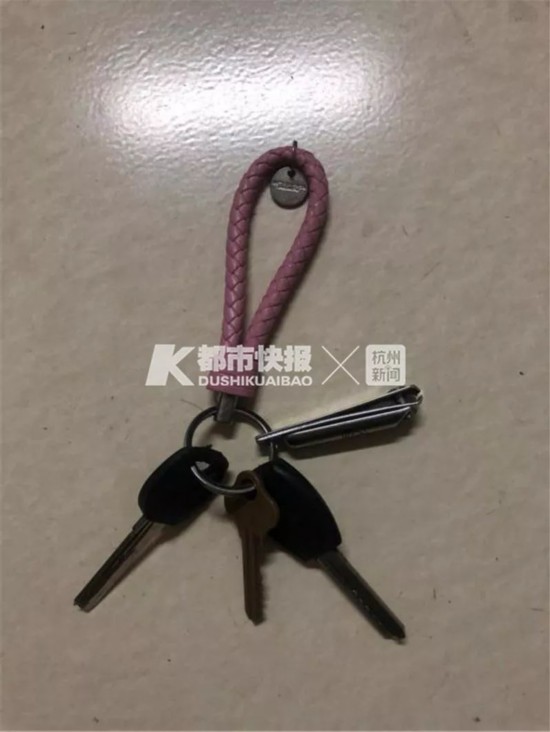 女子遭入室抢劫 转账后劫匪摘口罩:我住你家对门