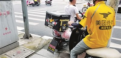 外卖送餐员被刀捅血溅路面 嫌犯淡定乘公交车逃离