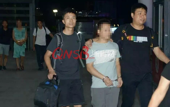 网恋的“千万富豪”几次三番让打款，幸亏她儿子是个明白人……