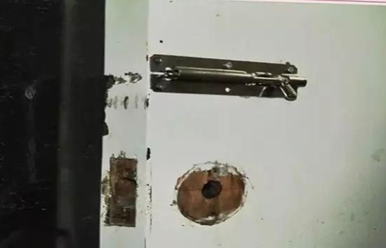 寄宿少女祼身昏迷浴室死亡 8年后母亲申诉被驳