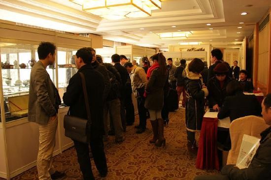 梦想靠收藏一夜暴富 70多人上当被骗约7万余元