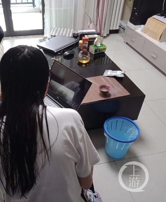苏小妹接受记者采访，被问及得知成绩的第一反映时，她眼泪流个不停。