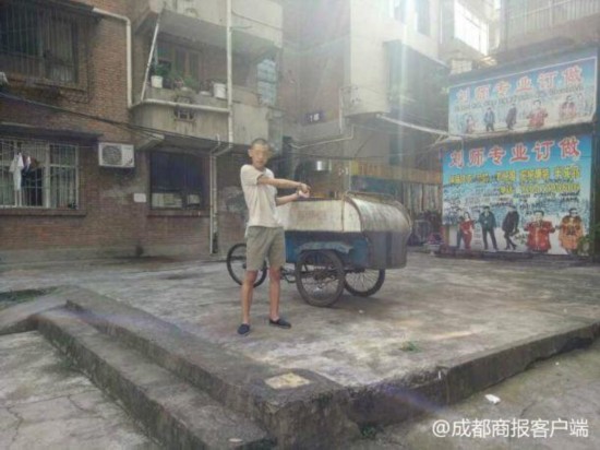 男子顺走醉汉钱包手机 还向其朋友借9600元被捕