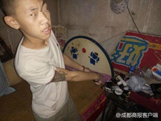 男子顺走醉汉钱包手机 还向其朋友借9600元被捕