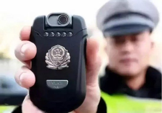 警方执法围观者能随意拍摄吗?江苏警方:别过分贴近