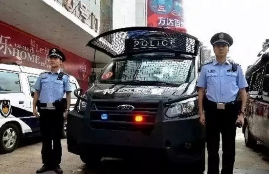 警方执法围观者能随意拍摄吗?江苏警方:别过分贴近